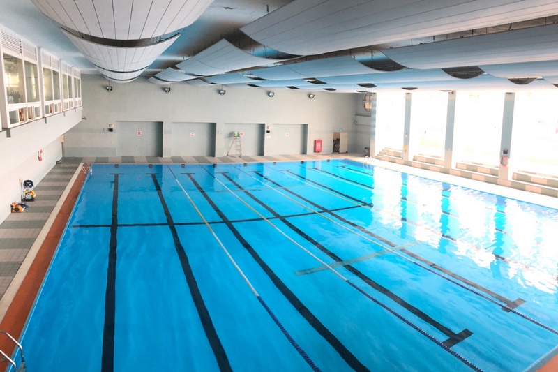 室內(nèi)泳池潮濕不用怕，泳池除濕機(jī)來除濕